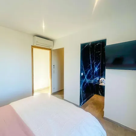 Superbe Vue Et Piscine * Monticello