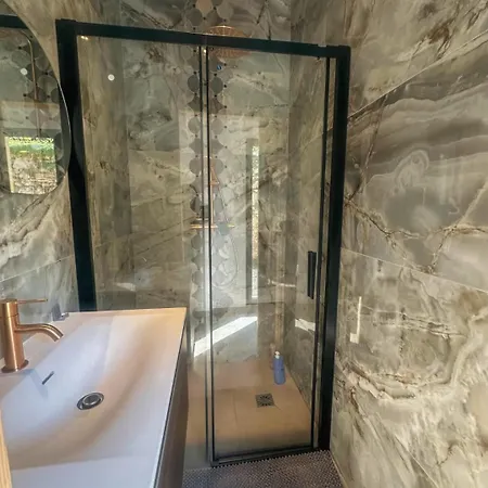 Superbe Vue Et Piscine * Monticello