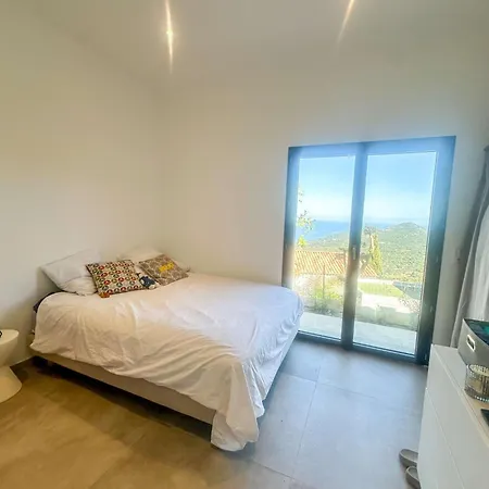 Superbe Vue Et Piscine Monticello