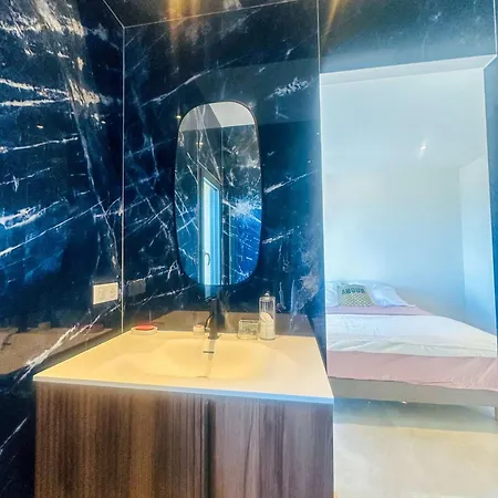 Superbe Vue Et Piscine * Monticello