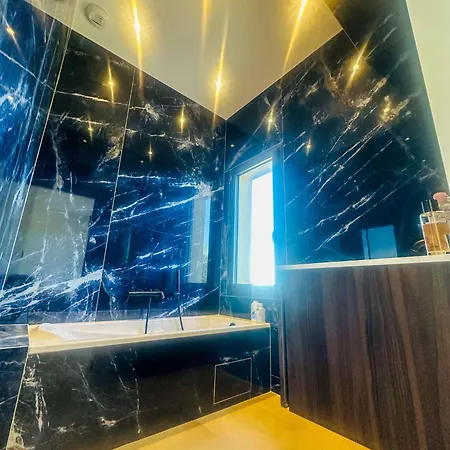 Superbe Vue Et Piscine Villa *