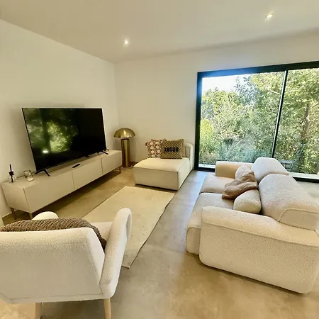 Superbe Vue Et Piscine Villa