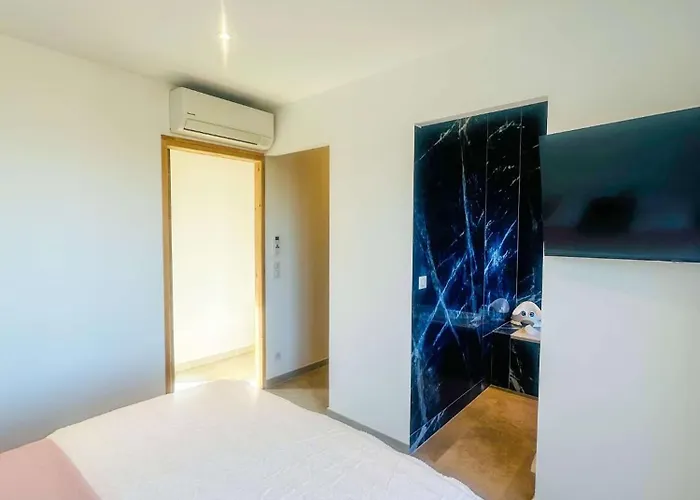 Superbe Vue Et Piscine * Monticello