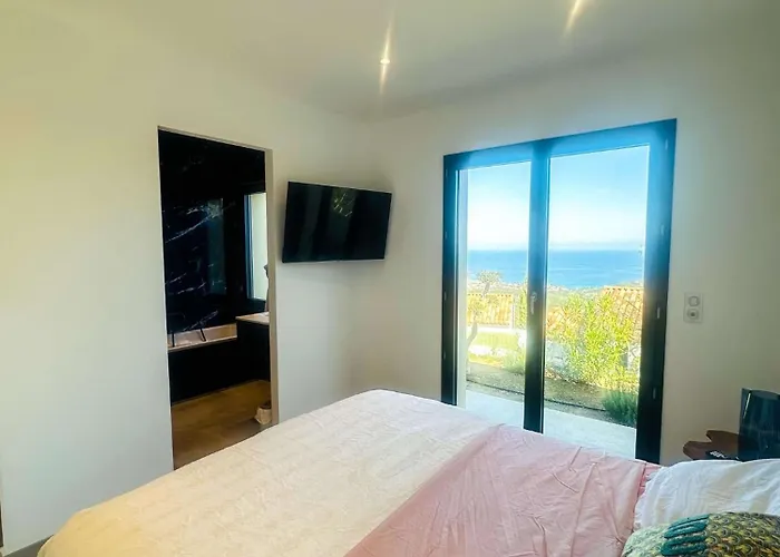 Superbe Vue Et Piscine Villa *