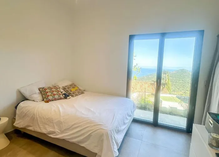 Superbe Vue Et Piscine Monticello