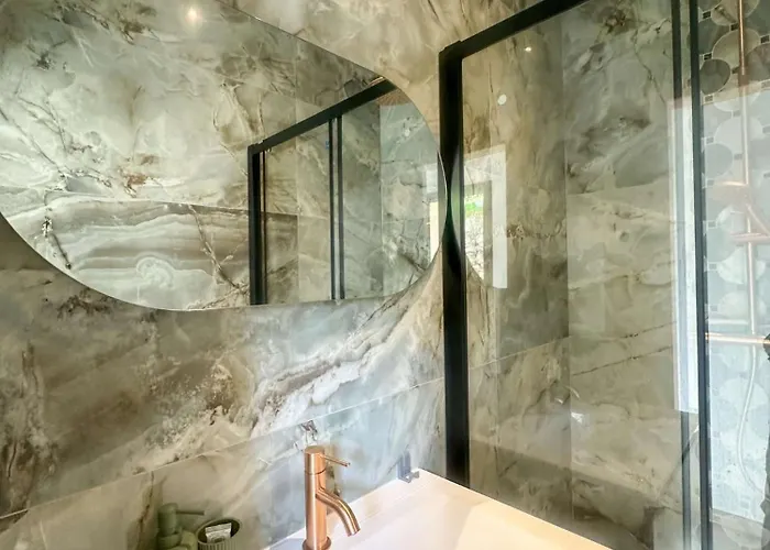 Superbe Vue Et Piscine * Monticello